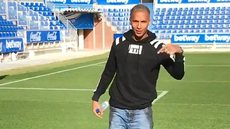 Deyverson aproveita férias pela Espanha e grava vídeo em estádio onde marcou contra Real Madrid