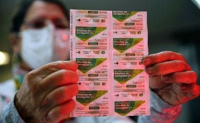 Especialistas questionam estudo que invalidou uso de cloroquina