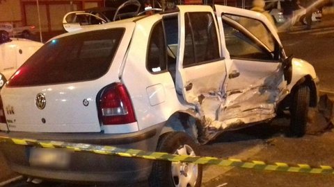 Três carros se envolvem em acidente em avenida de Jundiaí