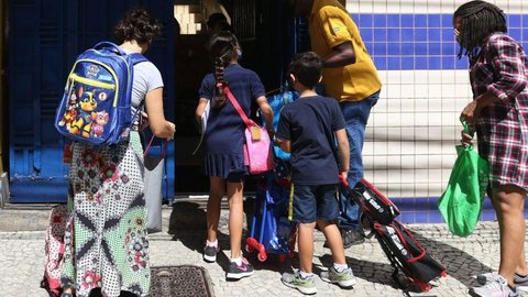 Rede estadual do Rio de Janeiro retoma aulas presenciais