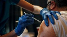 EUA divulgam plano para distribuir mais 55 milhões de vacinas contra Covid