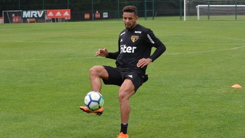 Bruno Peres treina no campo com bola e aumenta chance de voltar ao São Paulo