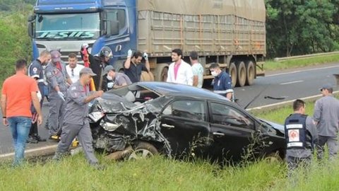 Família fica ferida após carro capotar na rodovia Euclides da Cunha