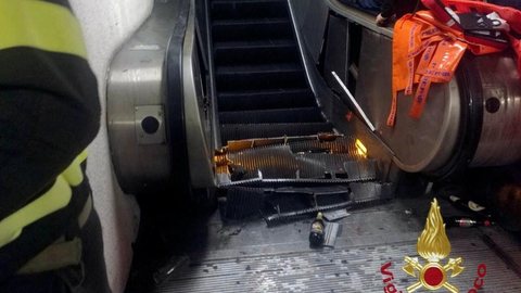 Pane em escada rolante de metrô de Roma deixa feridos