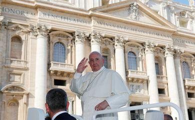 “Sejam mensageiros da vida em tempos de morte”, diz o papa