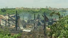 Incêndio destrói barracos da favela da Vila Itália em Rio Preto