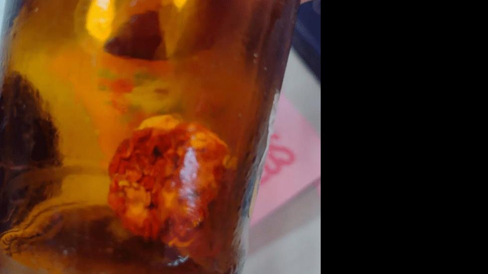 Marceneiro diz ter encontrado ‘dedo’ dentro de garrafa de cerveja em SP: ‘tinha até uma unha’