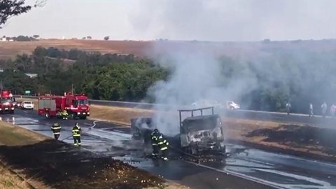 Caminhão pega fogo na rodovia Washington Luís em Catanduva