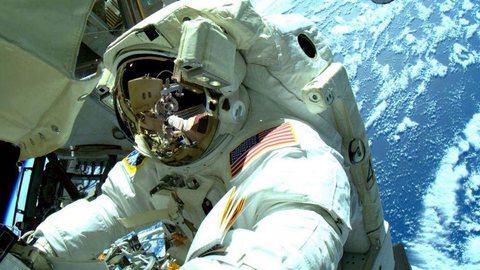 Alface transgênica vai ajudar astronauta a evitar perda de massa óssea