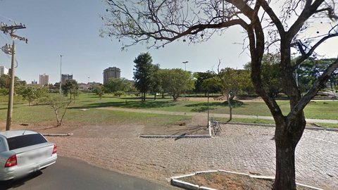 Homem é morto com três tiros em parque de avenida em Rio Preto