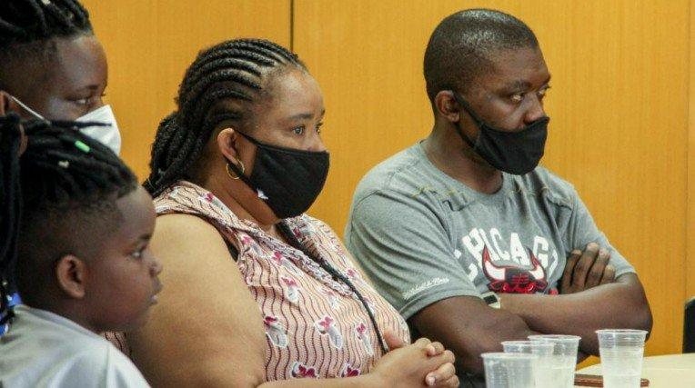 Família de Moïse Kabagambe é recebida no Ministério Público do RJ