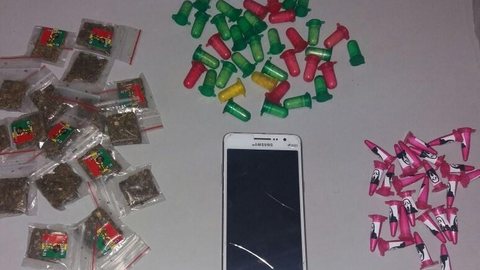 Dupla é detida por roubo de celular e tráfico de drogas em Sorocaba