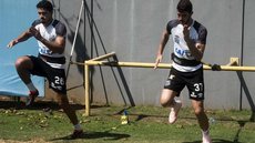 Sem Bambu, Santos muda zaga mais uma vez e deve ter volta de Lucas Veríssimo contra o Vitória