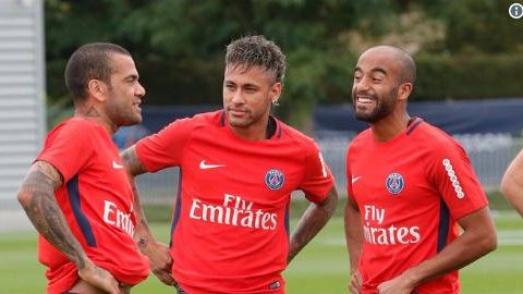 Neymar treina, e técnico diz que PSG pode ajudá-lo a ser o melhor do mundo