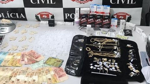 Dois homens são presos por venda de anabolizantes e tráfico de drogas