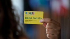 Reajuste do benefício médio do ‘novo Bolsa Família’ ficará abaixo de 20% e fila de espera será zerada só em dezembro, diz governo