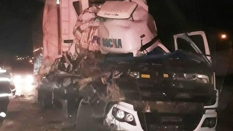 Caminhões se envolvem em acidente na Rodovia Euclides da Cunha em Jales
