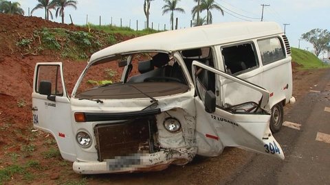 Acidente na BR-153 deixa quatro pessoas feridas na região de Rio Preto