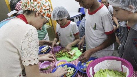 São Paulo fornecerá R$ 55 mensais para alimentação de alunos em extrema pobreza