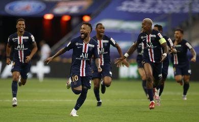 PSG vence Lyon nos pênaltis e conquista Copa da Liga Francesa