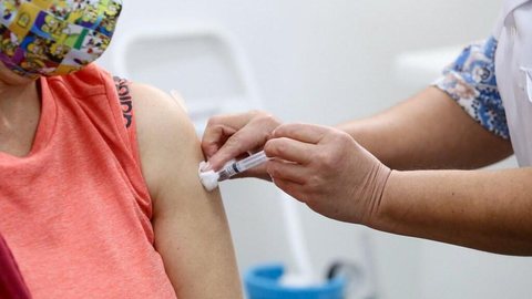Cidade de SP vacina contra Covid pessoas com 28 anos ou mais a partir desta sexta-feira