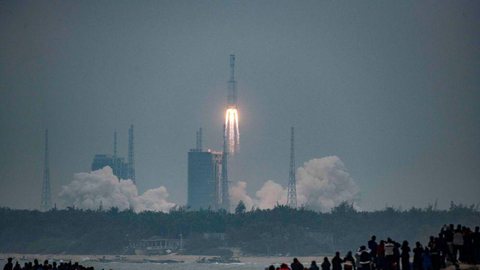 Novo foguete chinês Longa Marcha 8 faz voo inaugural