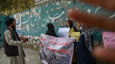 Talibã determina que mulheres ‘não são propriedade’ e precisam consentir a casamentos