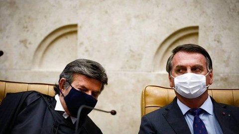 ‘Dormiam com máscaras, pegaram o vírus agora, não adianta’, diz Bolsonaro
