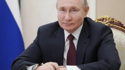 Putin aprova lei que abre caminho para excluir opositores das eleições