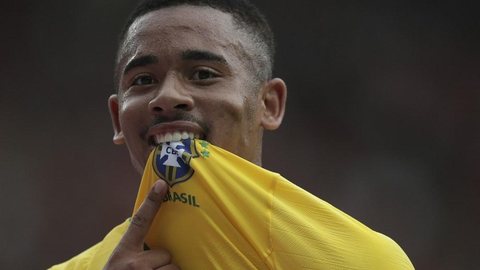 Reação de Gabriel Jesus à “pressão” de Firmino é celebrada na seleção brasileira