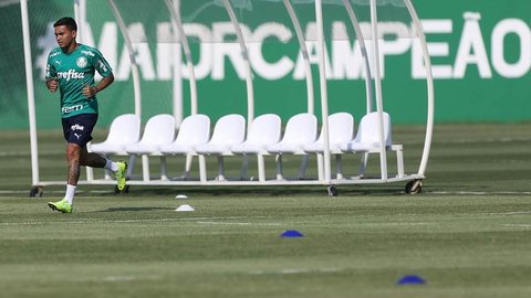 Sem “bochechinha e barriguinha”, Dudu recebe elogios de Zé Roberto por físico e foco no Palmeiras