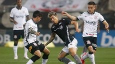 Corinthians e Botafogo empatam em partida de muitos gols e polêmica