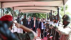 Geral “Obstáculos serão vencidos”, diz Bolsonaro durante cerimônia militar