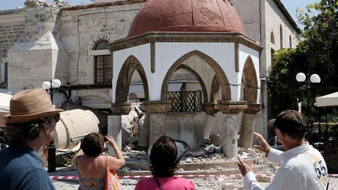 Turistas turco e sueco foram vítimas de terremoto que atingiu ilha grega