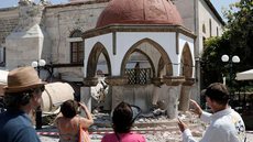 Turistas turco e sueco foram vítimas de terremoto que atingiu ilha grega