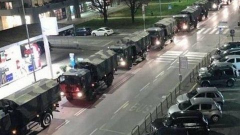 Com necrotério lotado, caminhões transportam mortos por Covid-19 na Itália