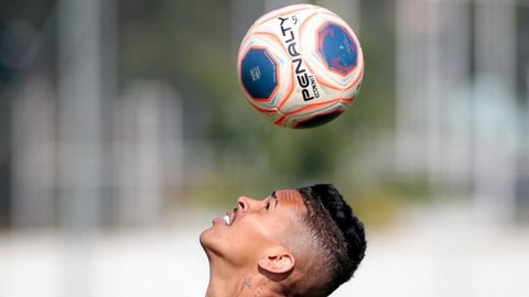 Corinthians freia negociações por Richard e avalia aproveitar volante na próxima temporada