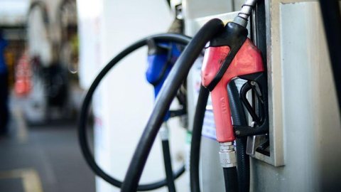 Preço médio da gasolina no país é de R$ 6,71 na semana, indica ANP