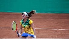 Luisa Stefani conquista o título de simples e de duplas na Super Copa