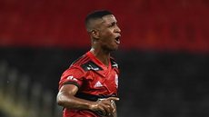 Flamengo empresta o meia Max ao Cuiabá até o fim do ano