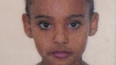 Menina de 9 anos confessa que agrediu sozinha colega ‘a mochiladas’ e puxões de cabelo; criança morreu após 7 dias