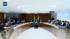 Bolsonaro faz segunda reunião ministerial nesta terça-feira