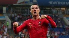 Com três gols de CR7, Portugal segura pressão e empata com a Espanha na estreia da Copa
