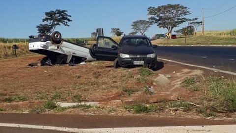 Óleo na pista provoca três acidentes em rodovia de Bocaina