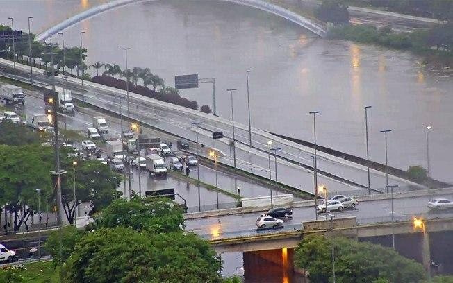 Prejudicados pelas chuvas em SP podem ter isenção do IPTU 2020