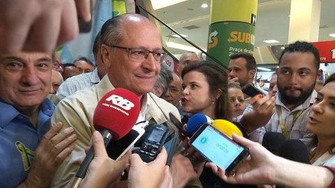 Em campanha no Brás, em São Paulo, Geraldo Alckmin fala em imposto único para incentivar o empreendedorismo