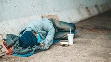 Frio, fome, doenças: a vida de moradores em situação de rua em SP na pandemia