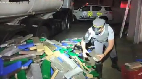 Polícia flagra mais de 9 toneladas de maconha em caminhão e faz maior apreensão do ano