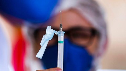 Prefeitura de SP suspende vacinação contra covid-19 nesta terça-feira