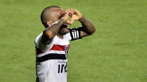 Daniel Alves nega mágoa com o São Paulo e diz que não jogaria no Corinthians: “Sou tricolor”